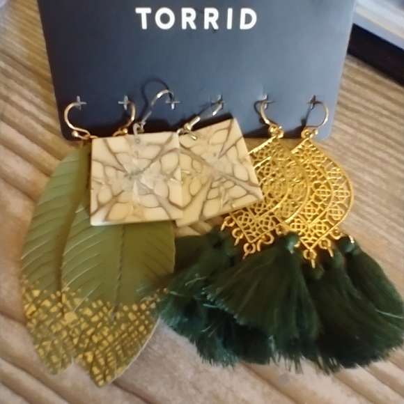 3 pack Torrid feather & tassle Earrings - Picture 3 of 3
